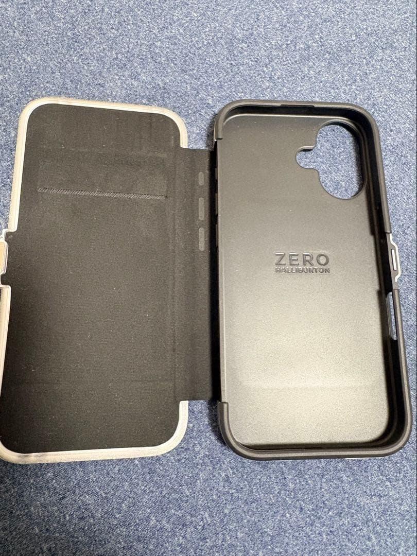 ZERO HALLIBURTON iPhone16用ケース シルバー　希少品