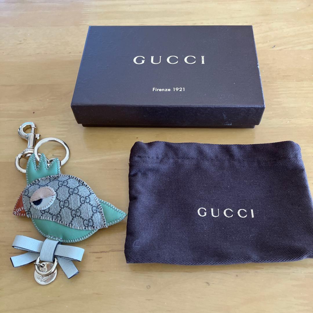 GUCCIグッチ　パパガッロオウム　鳥　キーホルダー、箱袋付き、キーリング