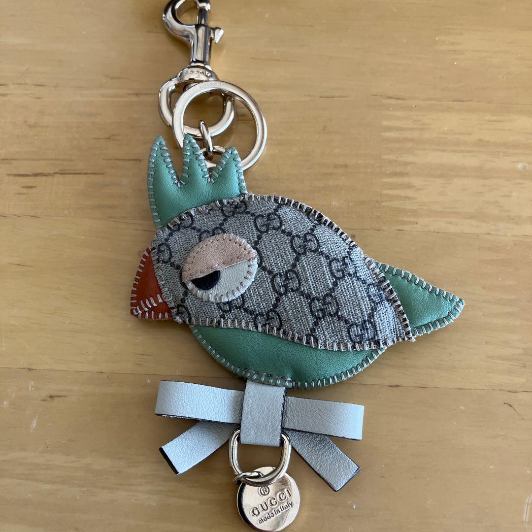 GUCCIグッチ　パパガッロオウム　鳥　キーホルダー、箱袋付き、キーリング