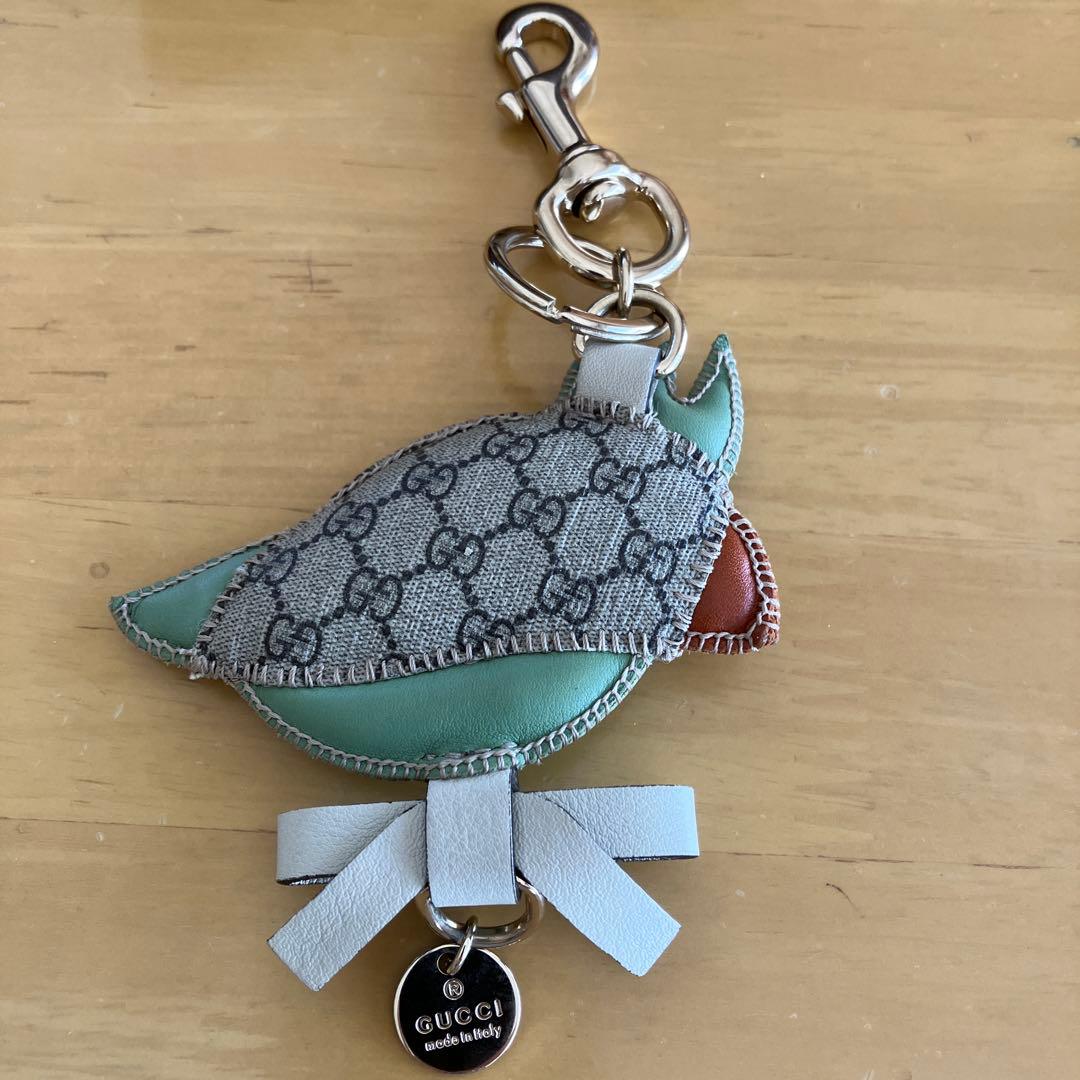 GUCCIグッチ　パパガッロオウム　鳥　キーホルダー、箱袋付き、キーリング
