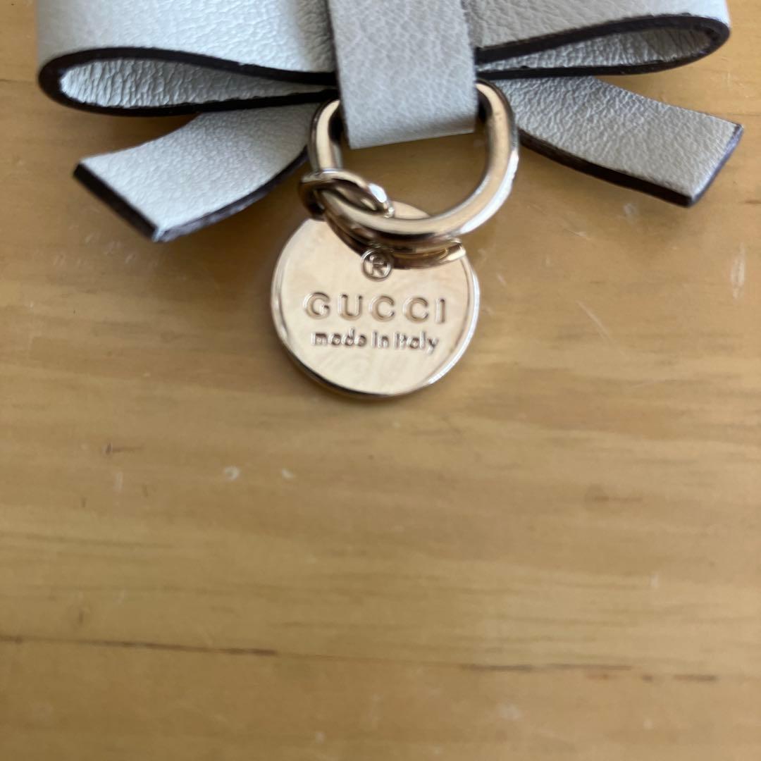 GUCCIグッチ　パパガッロオウム　鳥　キーホルダー、箱袋付き、キーリング