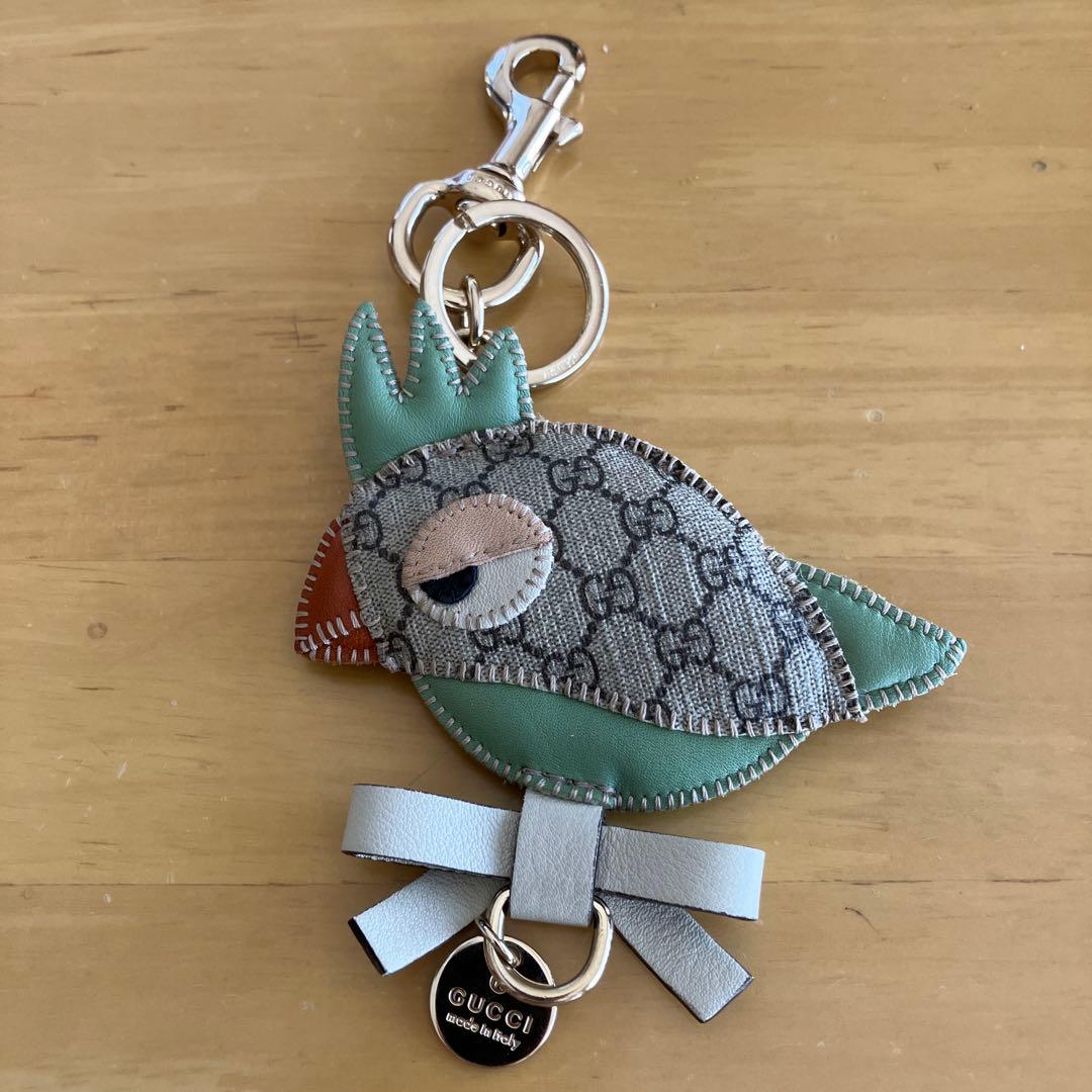 GUCCIグッチ　パパガッロオウム　鳥　キーホルダー、箱袋付き、キーリング