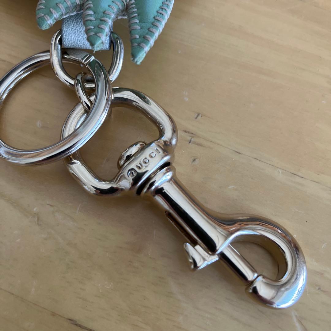 GUCCIグッチ　パパガッロオウム　鳥　キーホルダー、箱袋付き、キーリング