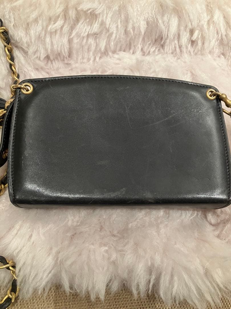 CHANEL ブラックショルダーバッグ タッセル付き