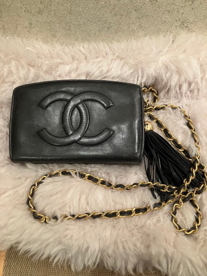 CHANEL ブラックショルダーバッグ タッセル付き
