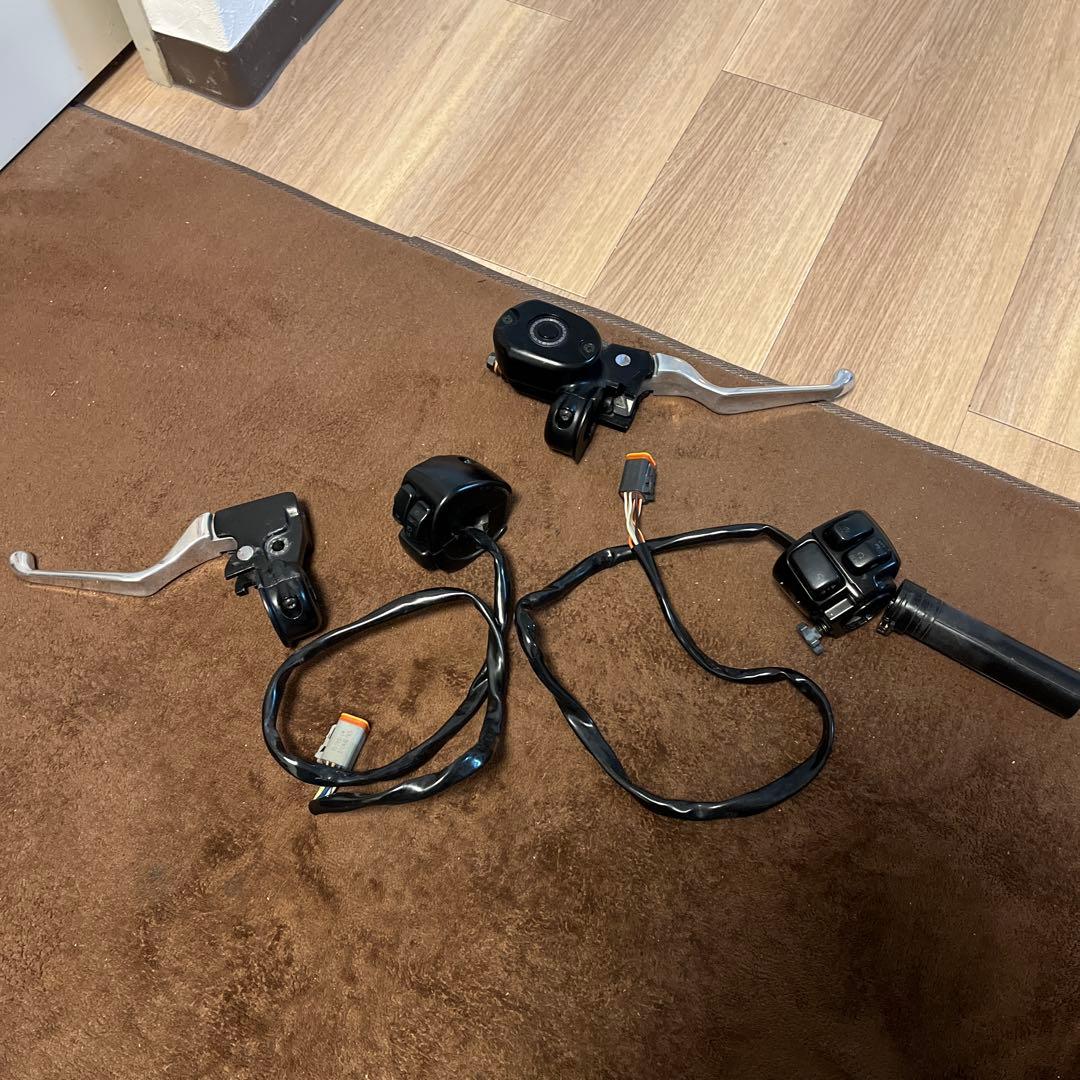 スポーツスター　スイッチ　クラッチ　ブレーキXL1200 2005年式