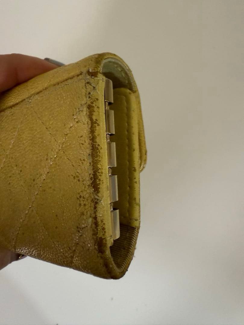 Chanelマトラッセキャビアスキンイエローレザー キーケース