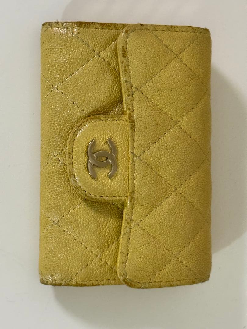 Chanelマトラッセキャビアスキンイエローレザー キーケース