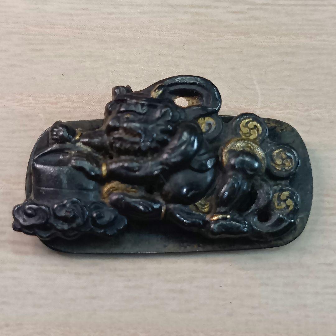 煙草入れ／雷神前金具／在銘あり