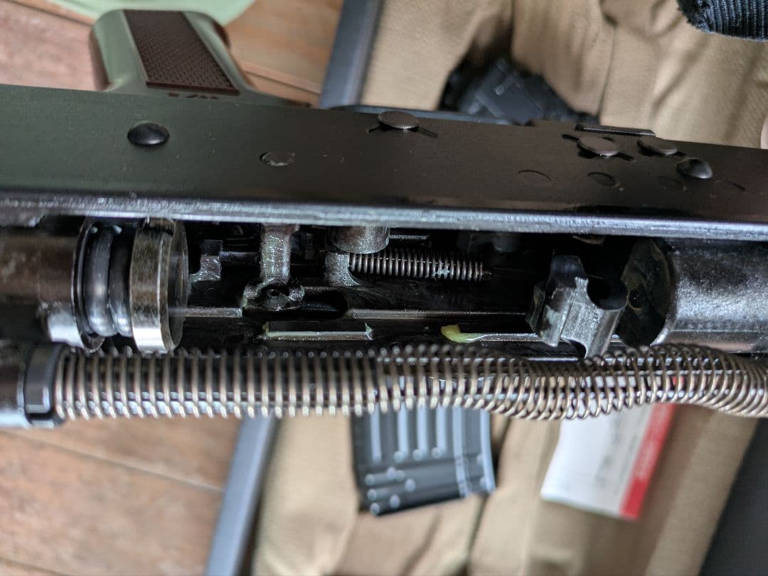 東京マルイ ガスブローバックマシンガンAKM