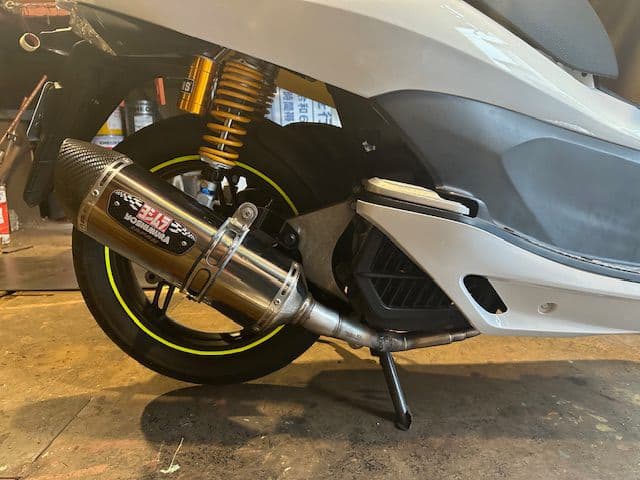 PCX125前期用ヨシムラマフラー(JF28)