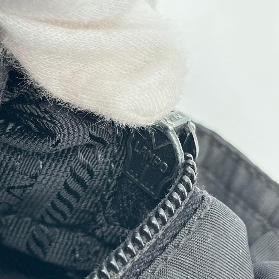 PRADA ハンドバッグ トートバッグ 手提げ 三角ロゴ テスートナイロン 黒