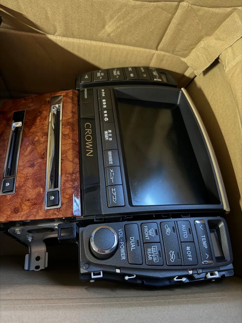 18クラウン　後期純正ナビ