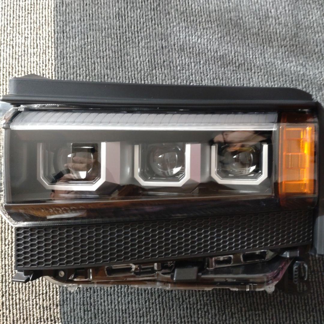 ランクル250 VX/GX用 右ハンドル対応三眼プロジェクターヘッドライト