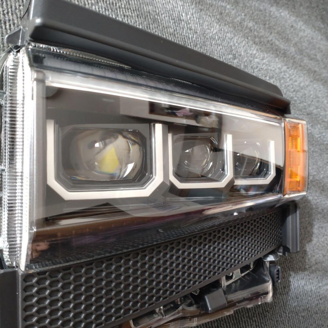 ランクル250 VX/GX用 右ハンドル対応三眼プロジェクターヘッドライト