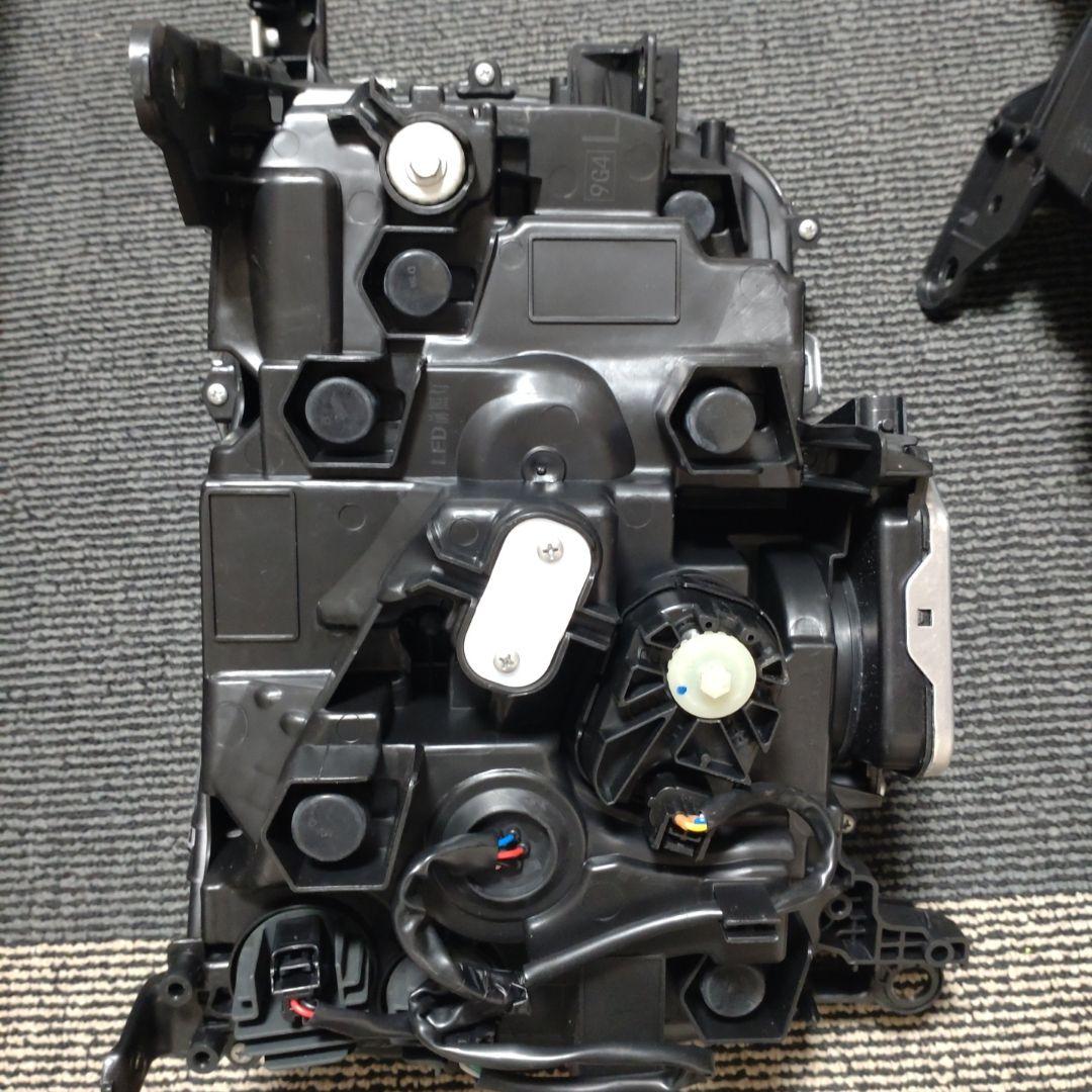 ランクル250 VX/GX用 右ハンドル対応三眼プロジェクターヘッドライト