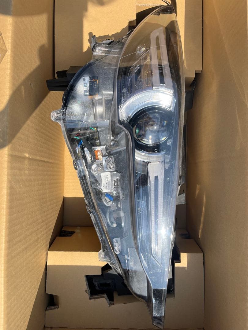 CX-5 KF2P 右ヘッドライト　美品　内部傷あり　中古