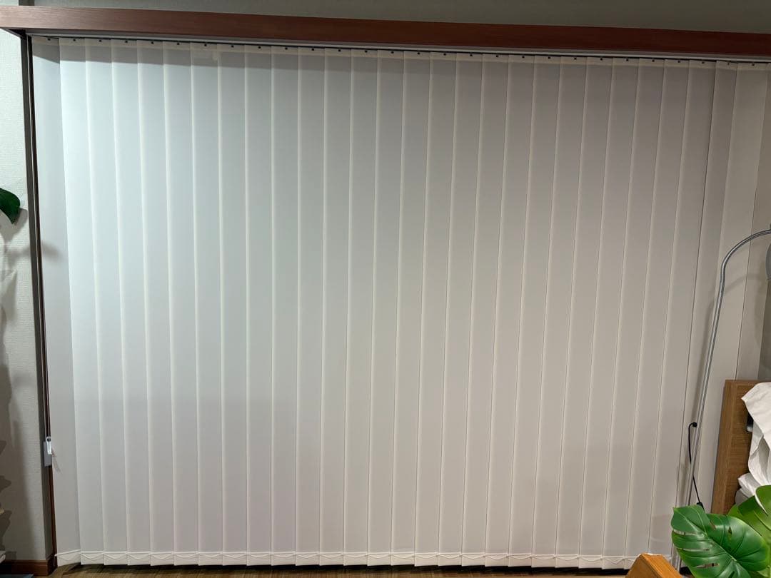 【TOSO】ピンクホワイト バーチカルブラインド幅2600mm 高さ1910mm