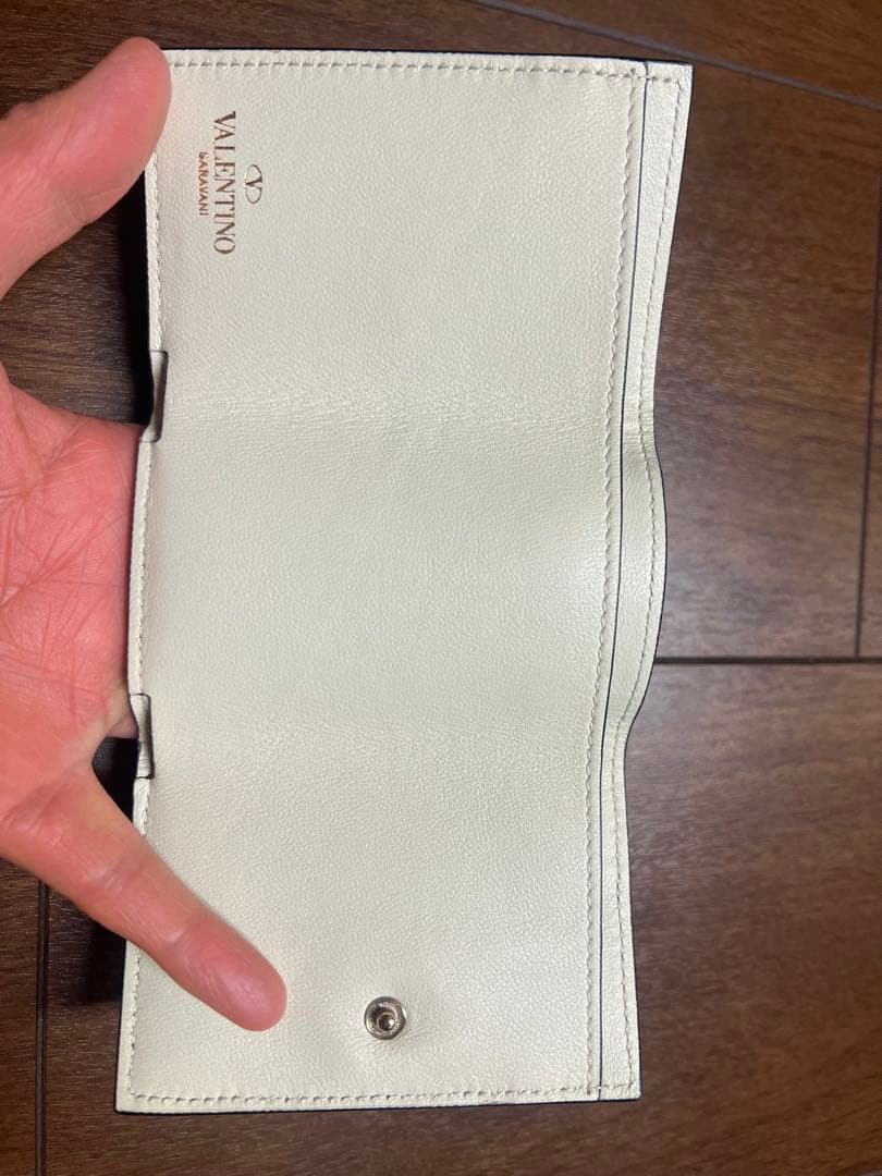 VALENTINO スタッズ付き三つ折り財布