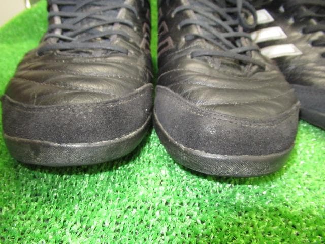 adidas ブラック フットサルシューズ