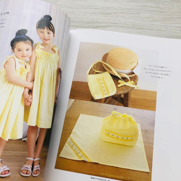 少女のスモッキングワンピース