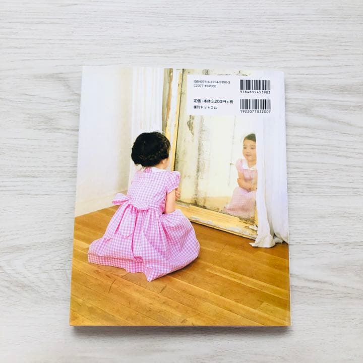 少女のスモッキングワンピース