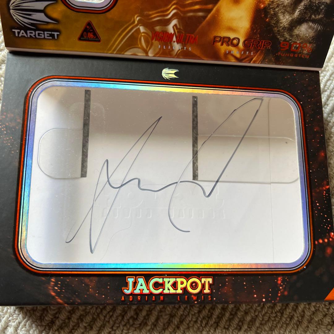 美品 TARGET Adrian Lewis ソフトダーツ サイン入り