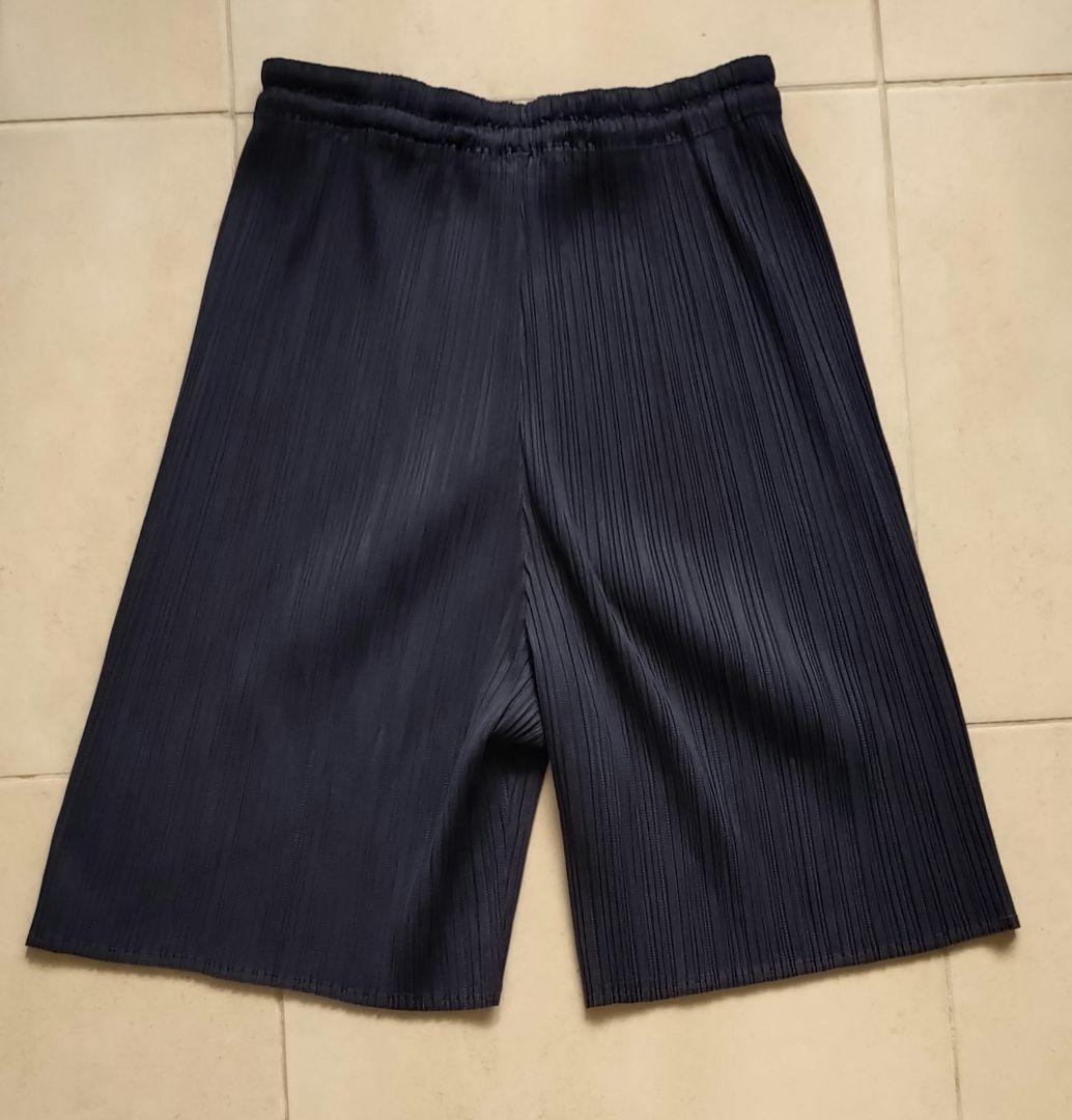 プリーツプリーズ ネイビー ショートパンツ イッセイミヤケ