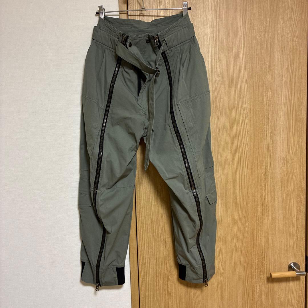 essayカーゴパンツ カーキ　ジッパー付き