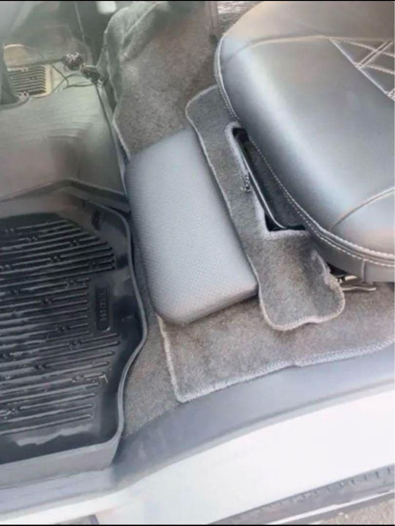 ハイエース200系　スーパーGL フットレスト　助手席側　足おき台