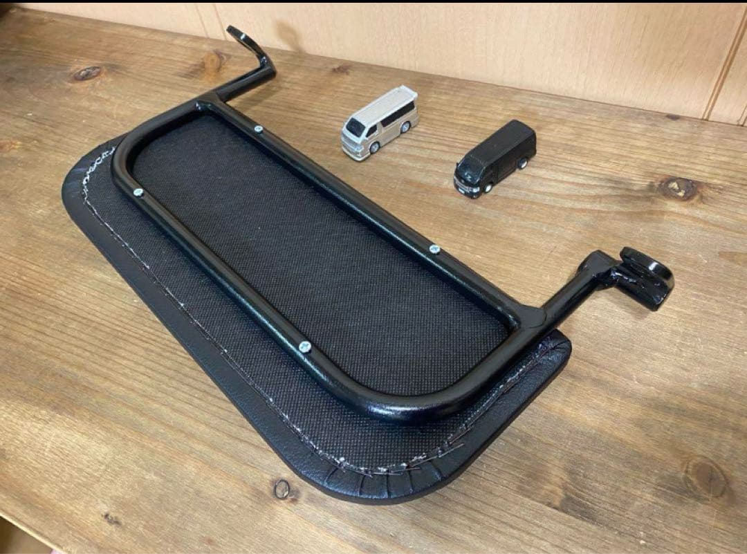 ハイエース200系　スーパーGL フットレスト　助手席側　足おき台