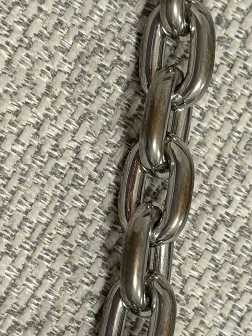 PRADA 三角ロゴプレート ヘアピン