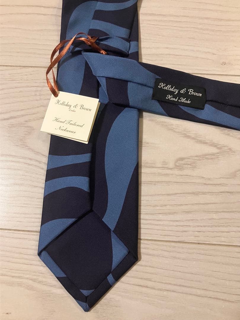 新品未使用品⭐︎Holiday & Brown プリントネクタイ