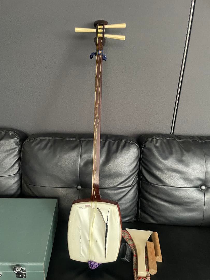 三味線 紅木 金細 一本溝 子持ち綾杉胴 糸巻天然素材　元箱付き