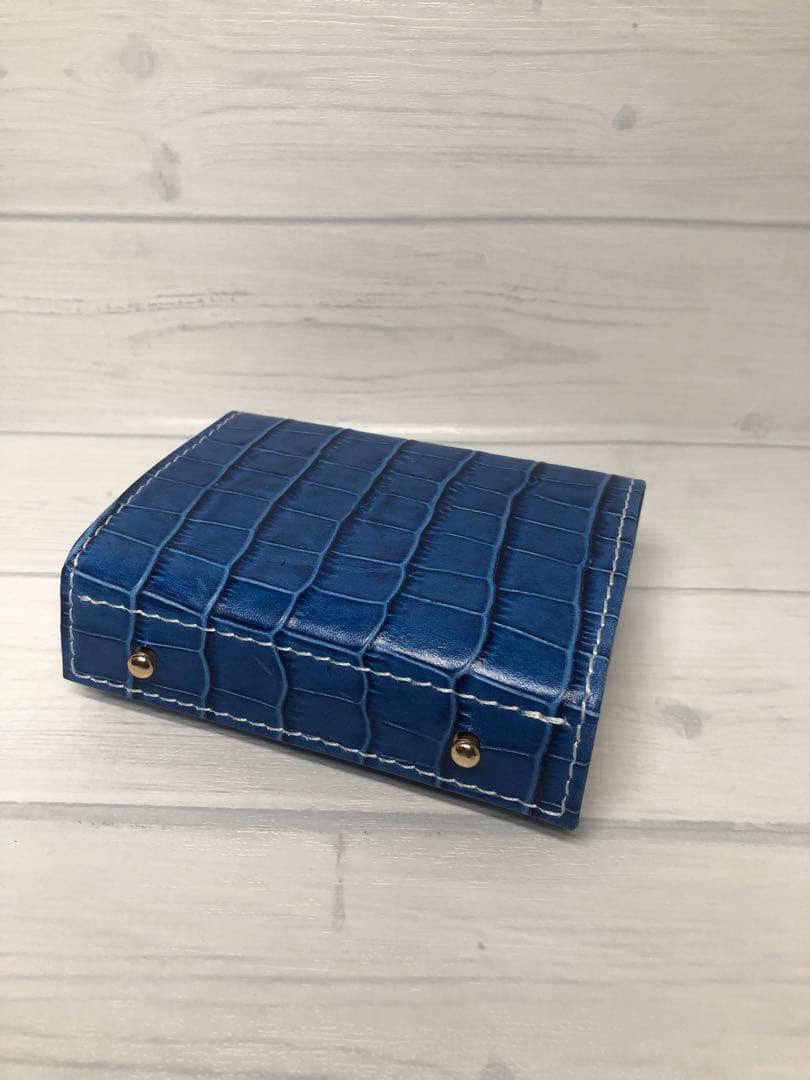 アール　ミッレフォッリエ同型　革財布