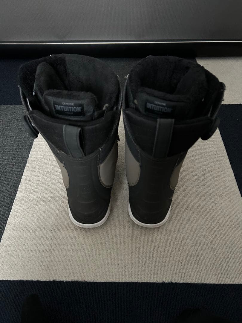 なな RIDE CONTEXT 22-23 24.5cm