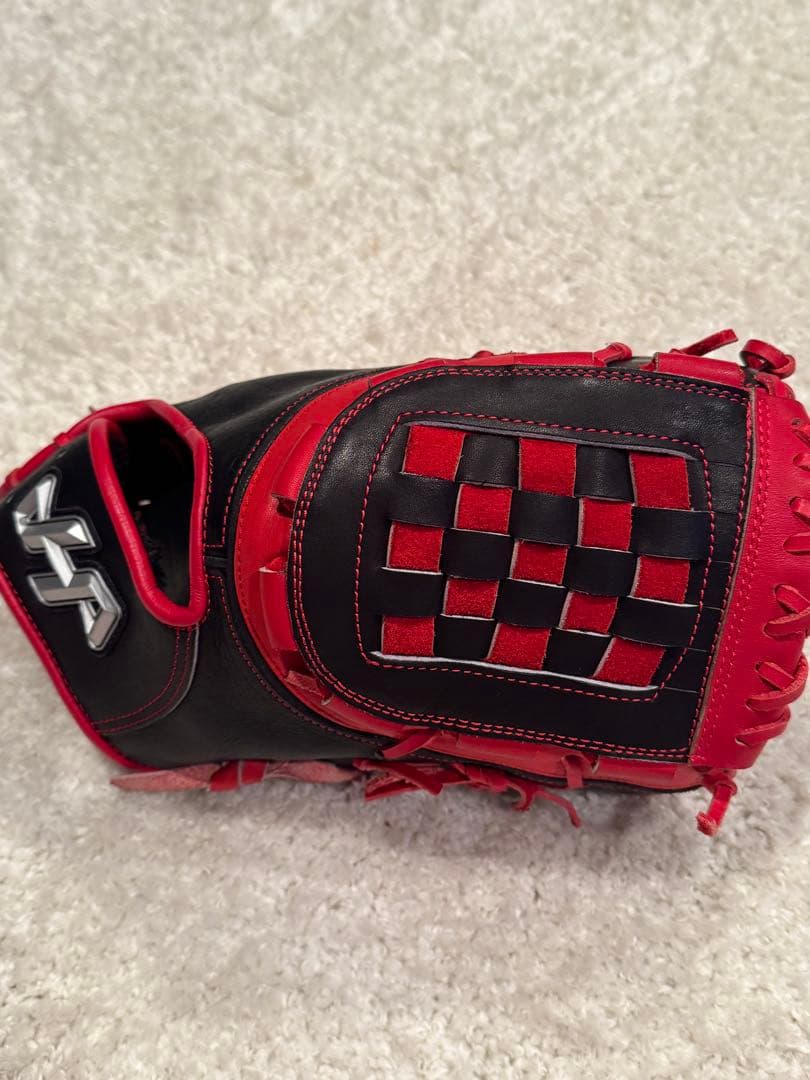 軟式用グローブ　ファーストミット　 黒赤 チェック模様