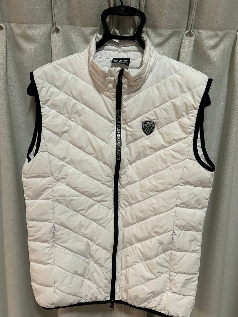 EA7 エンポリオアルマーニ 薄手ダウンベスト 白