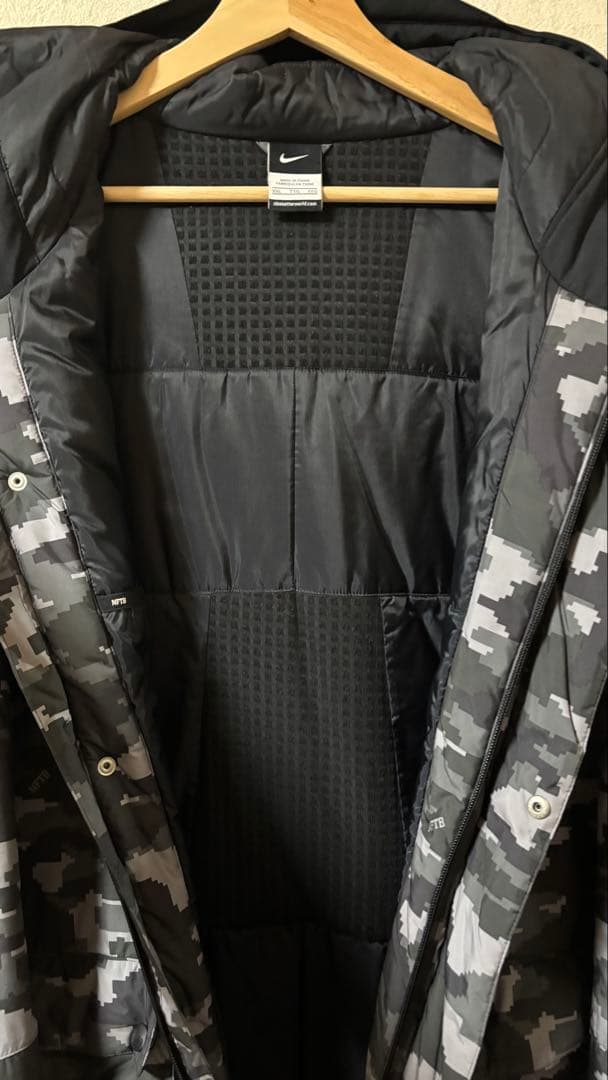 Nike カモフラ NFTB ベンチコート