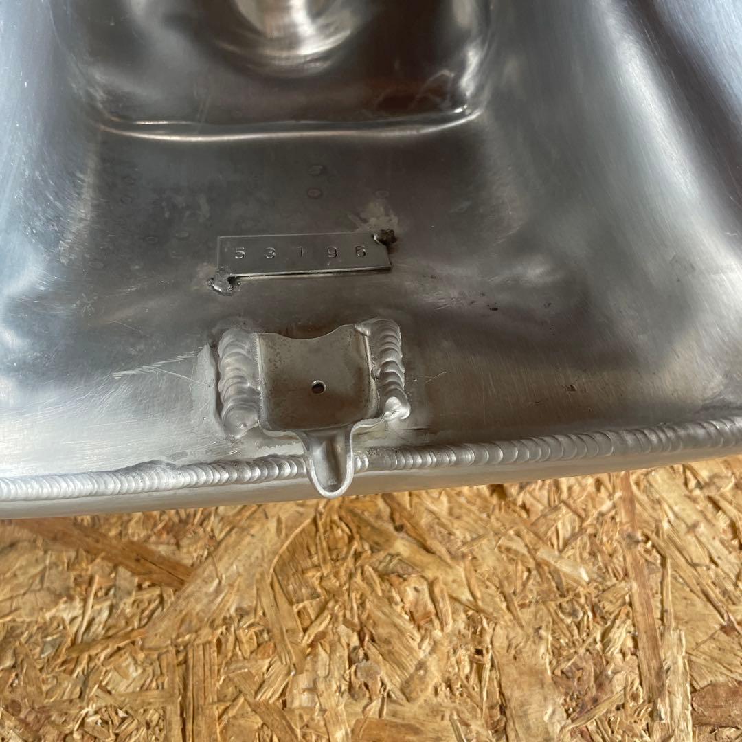 アルミ製バイクタンク給油口付き