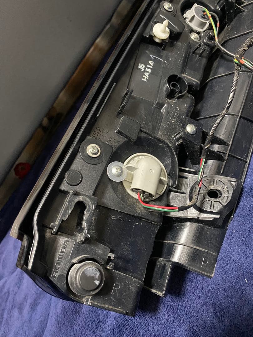 【送料込み】RP5 ステップワゴンハイブリッド　運転席側　右側テールランプ