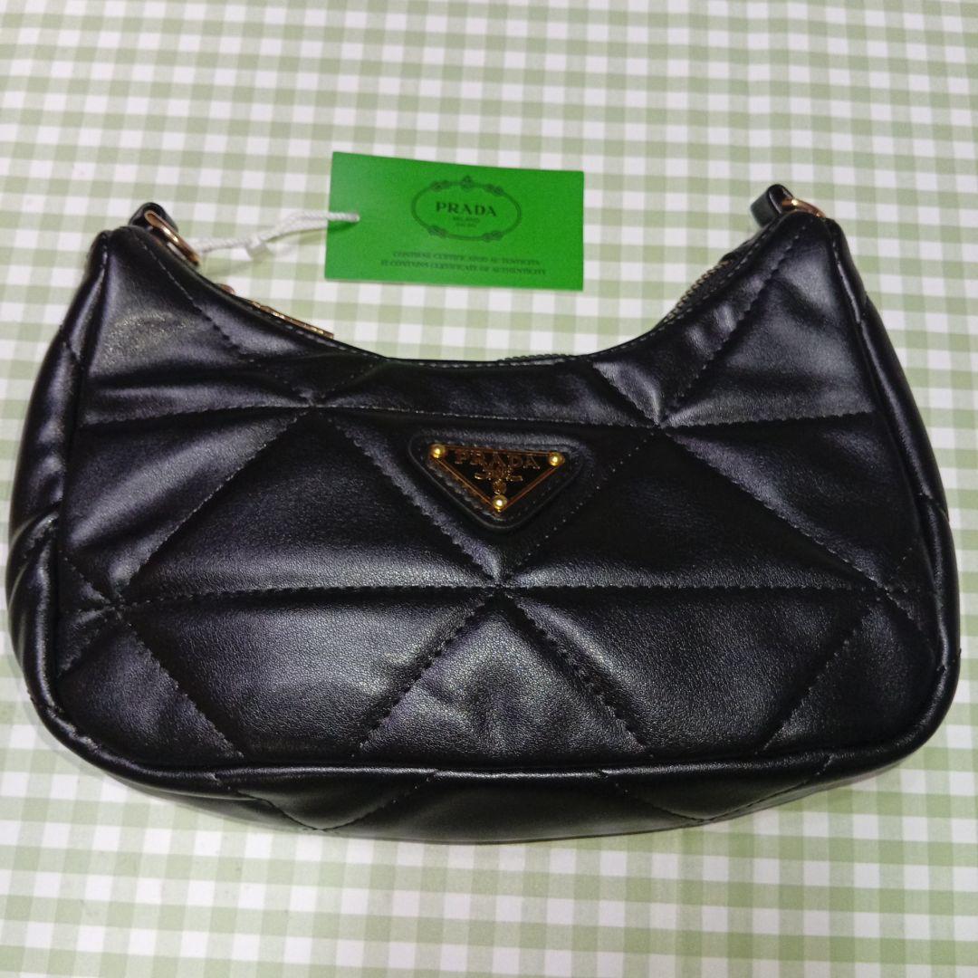 PRADA ブラックショルダーバッグ キルティング　ノベルティ