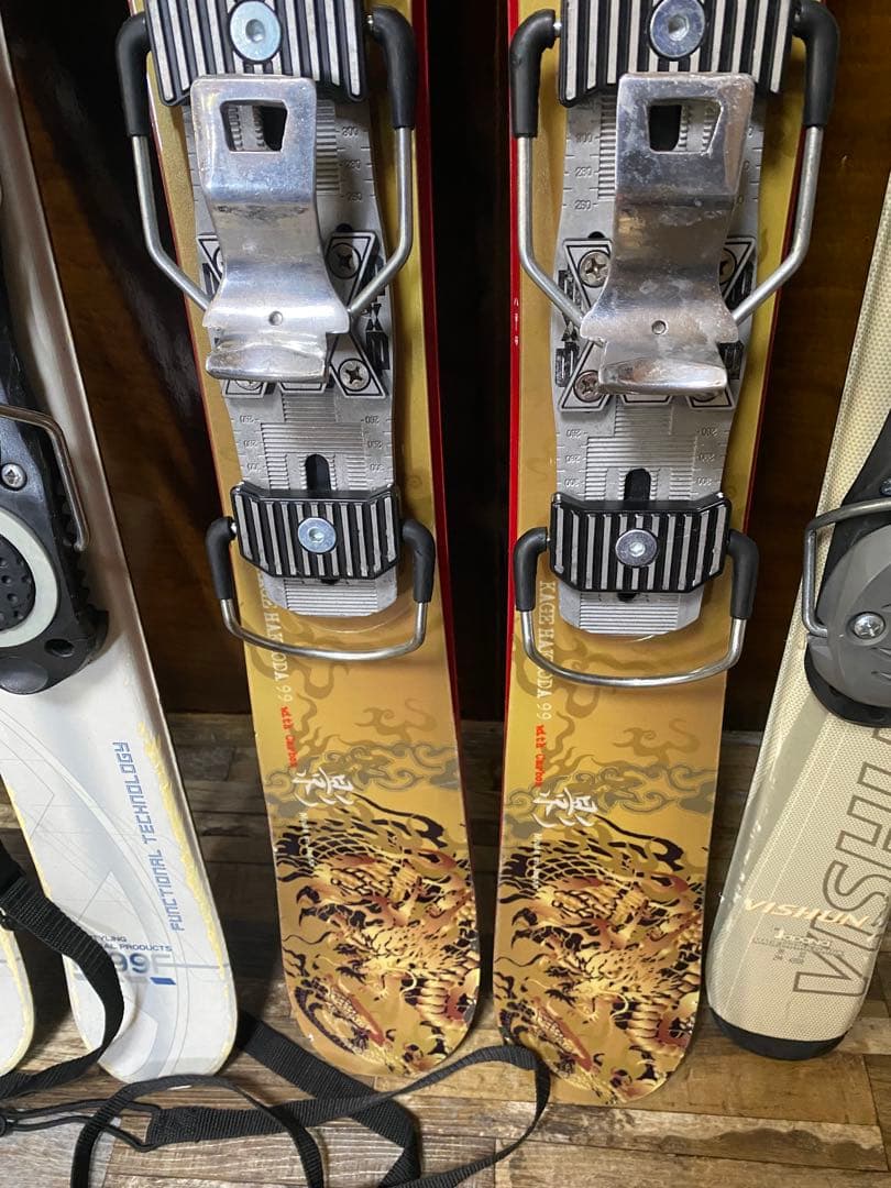 ま*ん様 影八甲田（龍）&ショートスキー板 合計4セットとロシニョール含むブーツ