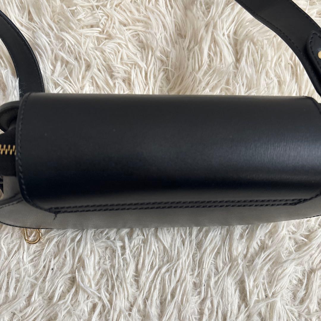 【美品】AULENTTI レザー 2way ボックス ショルダーバッグ　黒