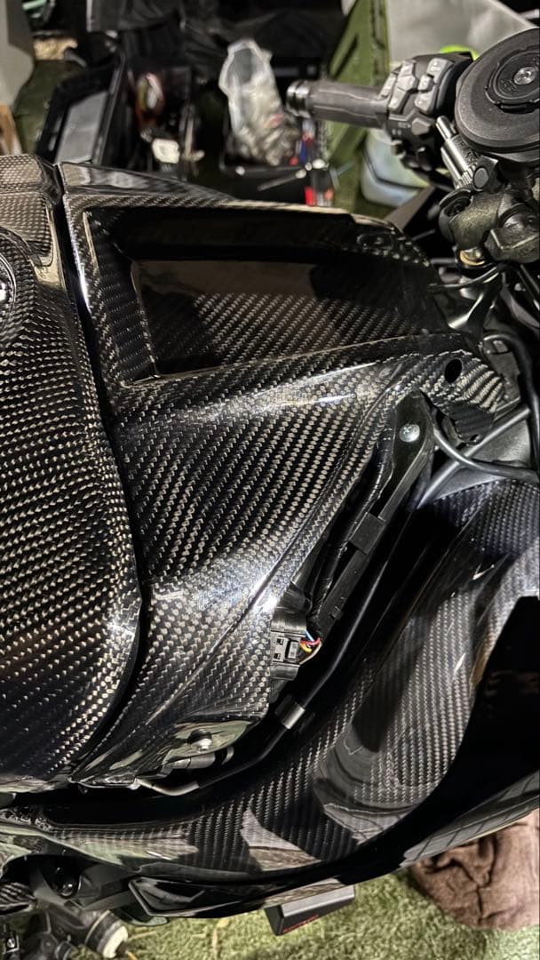 zx10r フロントタンクカバー　カーボン製