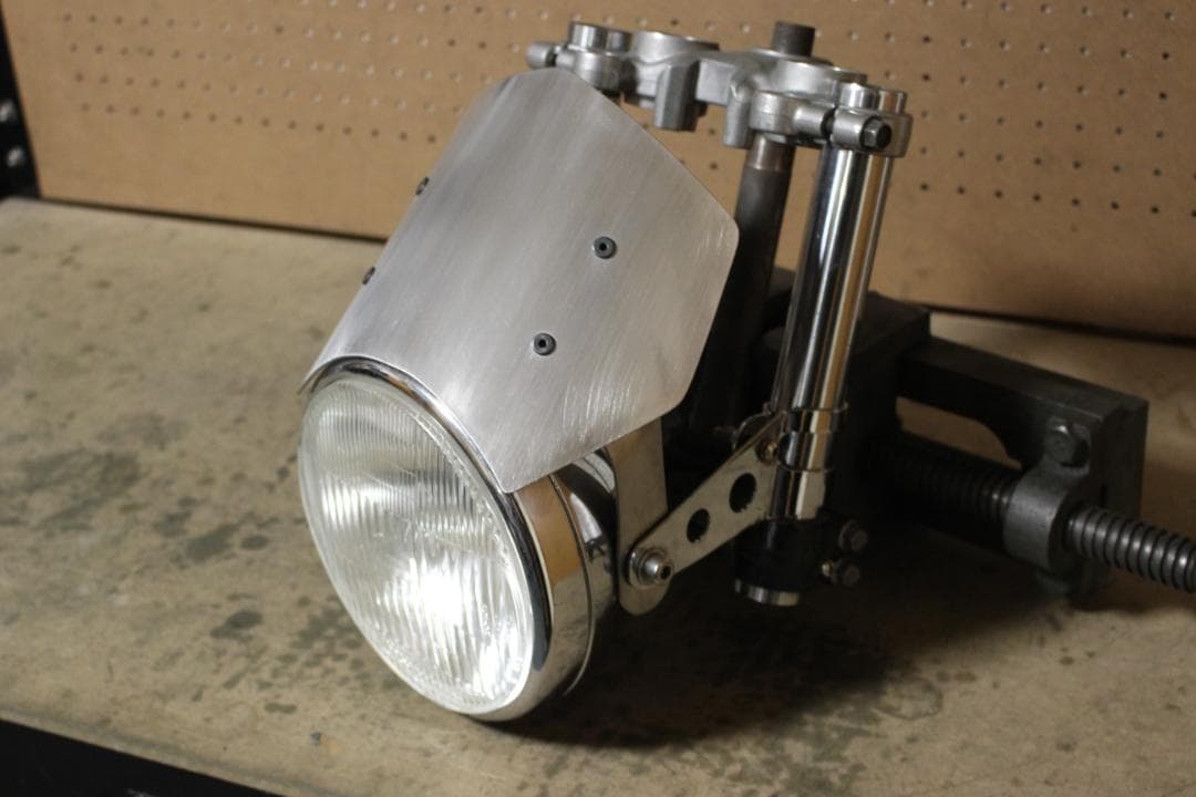 アルミ メーターバイザー ストレート　7インチ SR400