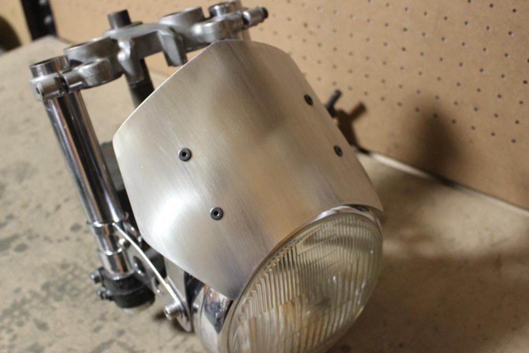 アルミ メーターバイザー ストレート　7インチ SR400