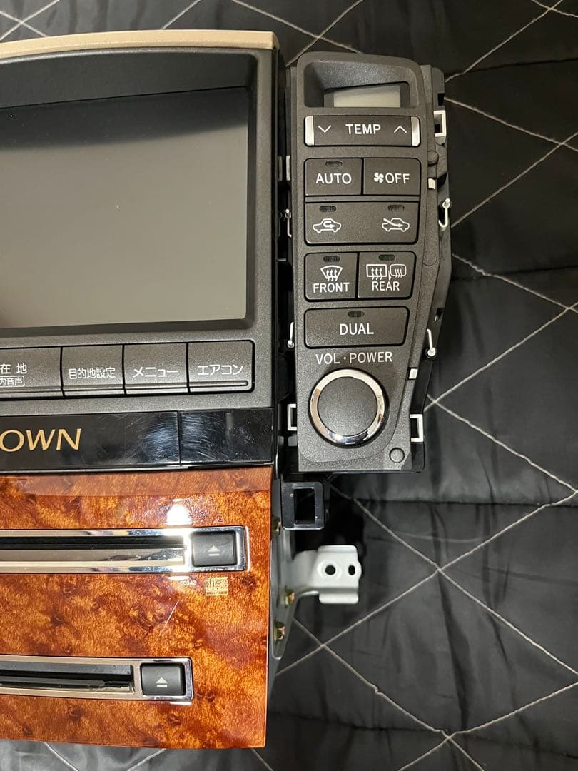 18クラウン　ロイヤル　前期　純正ナビ