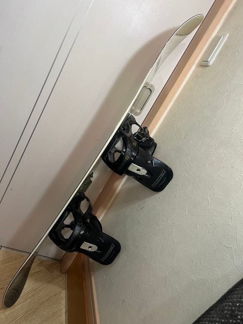 キッズ、小中学生！転びにくく安全に滑れるBURTON スノーボードセット！