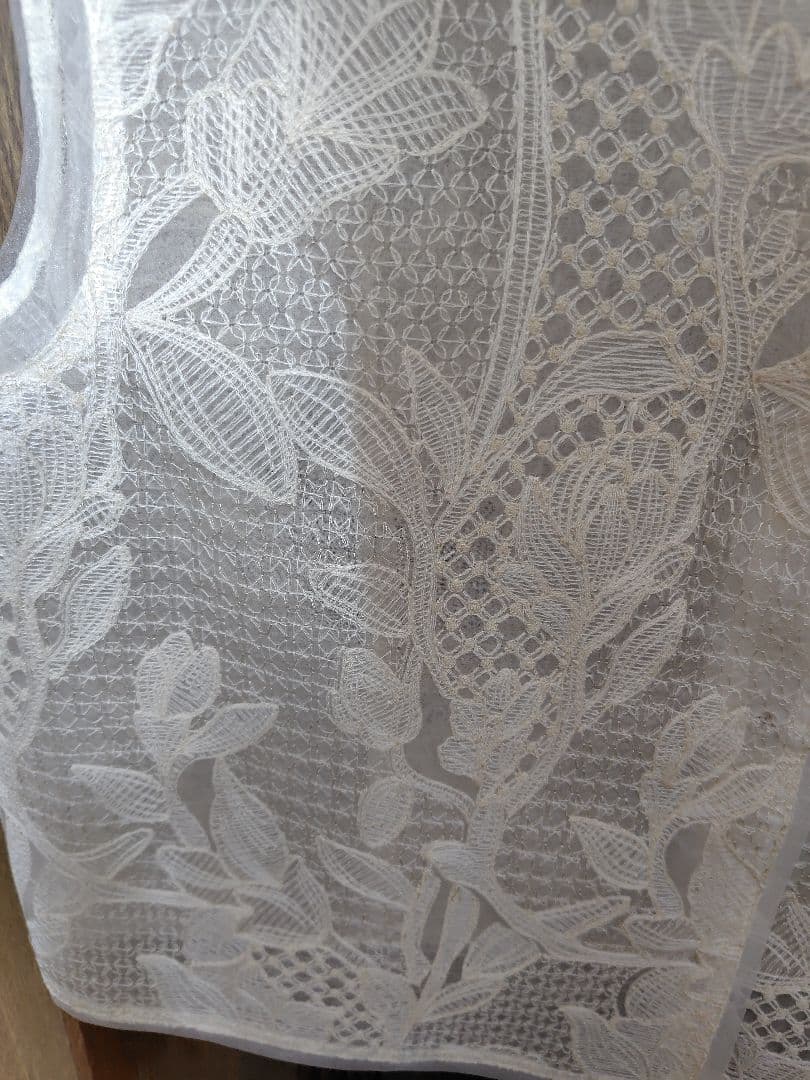 conte エンブロイダリーレースベスト